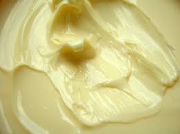 How do the ingredients in body butter help improve skin texture and appearance?