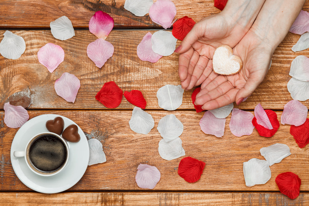 "Unlocking the Power of Roses: Understanding the Difference between Rose Petal Powder and Rose Water in Skincare"