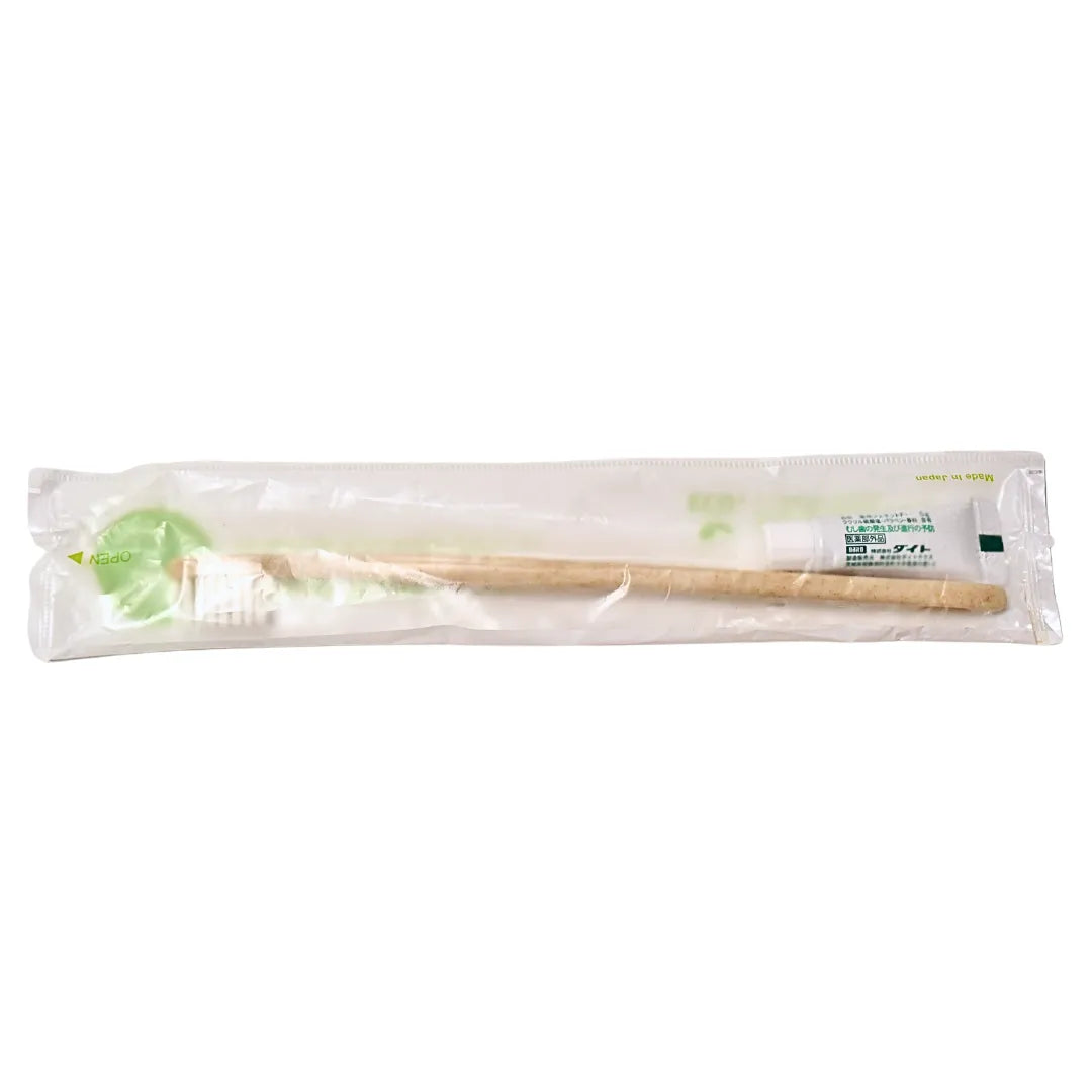 Natuur.in Daito toothbrush with extra soft bristles and octagonal handle in transparent packaging with toothpaste