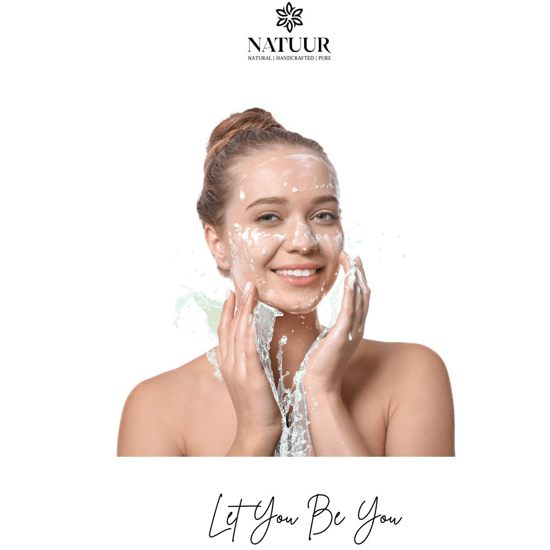 Natuur.in daily hydrating cleanser with aloe vera and cucumber applied to a smiling woman's face with water splash